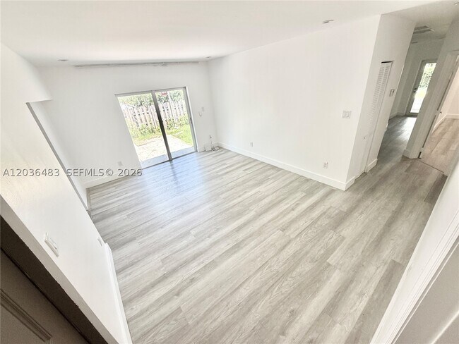 Building Photo - 1272 NE 145th St