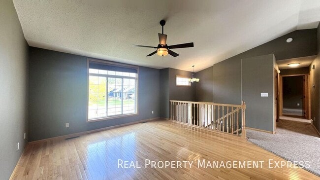 Building Photo - 5208 S Birchwood Ave