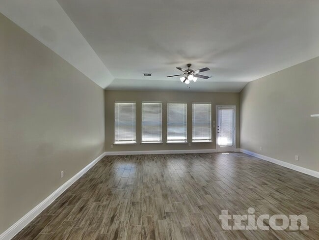 Photo - 210 Morning Glory Pl