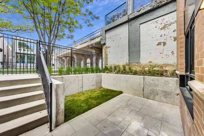 Photo - 1744 N Western Ave