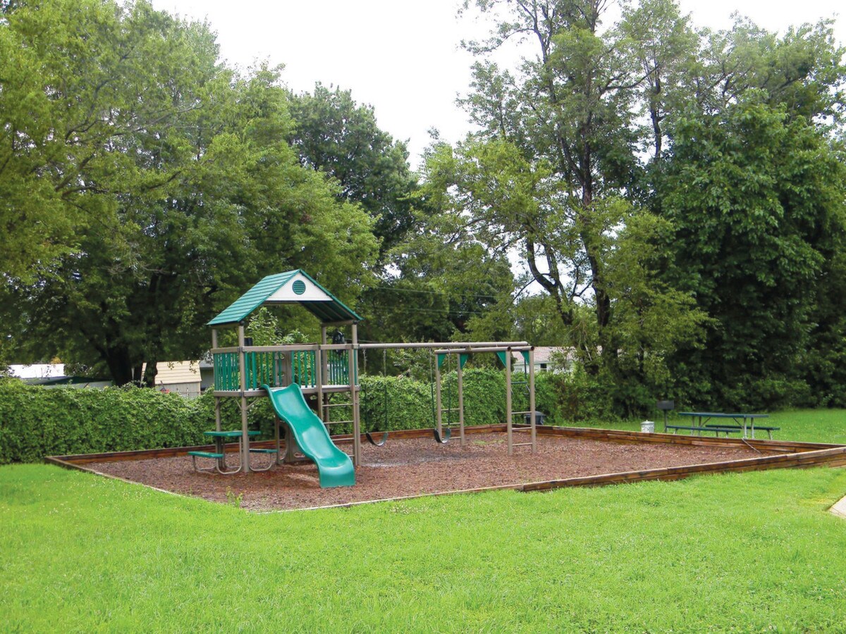 Photo - Victorian Courtyard
