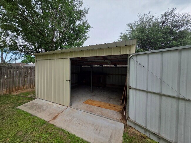 Photo - East Heatherock Circle, Sugar Land, TX 77479 - 3 BR 2 BA single-family home