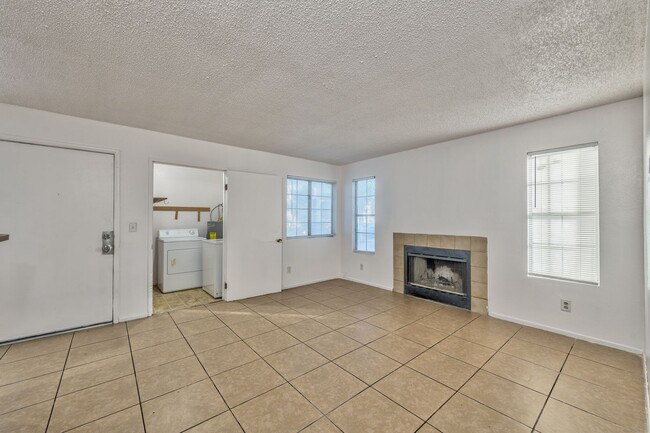 Photo - 1961 Cosmic Dr Unidad 195