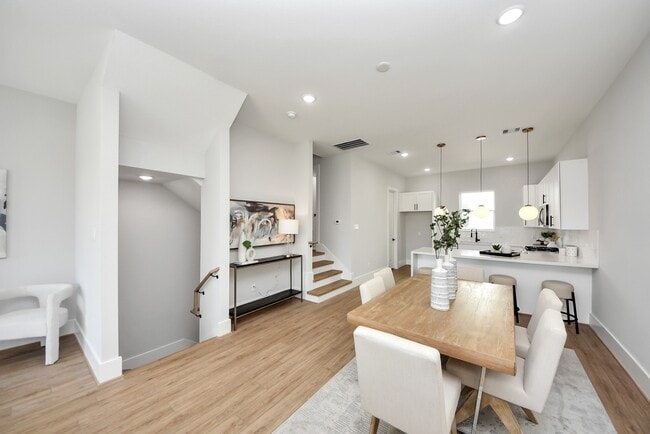 Photo - 4818 Cochran St