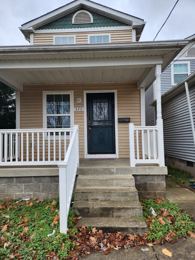 4BR/ 1.5 bath House - 4BR/ 1.5 bath House