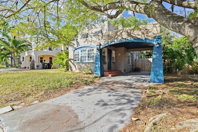 Building Photo - 310 Columbia Dr