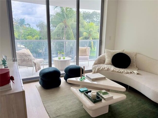 Photo - 13800 Highland Dr Unidad 13800 Highland Dr  307