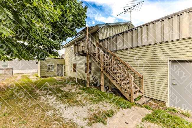 Building Photo - 820 W 15th St Rental