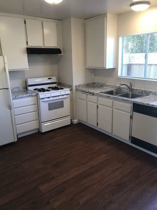 2 Bedroom/1.5 Bath - 2 Bedroom/1.5 Bath Rental