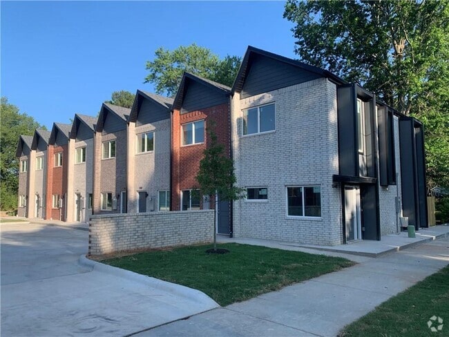 Building Photo - 1348 N West Ave Rental