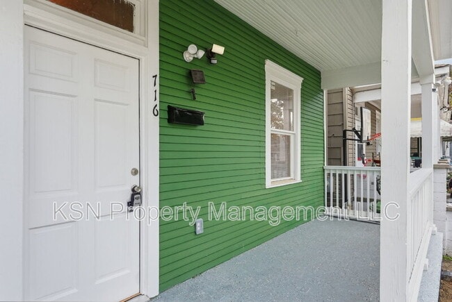 Photo - 716 W 38th St
