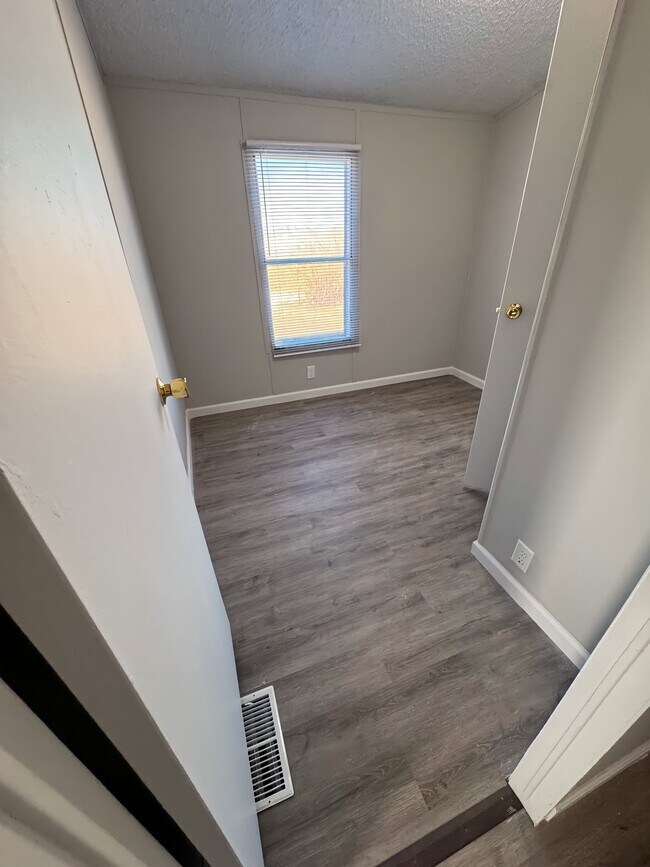 Photo - 2552 Smith Ave