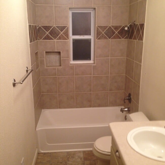 Photo - Nice 3 bed 2 bath 1 car garage home for rent $2400