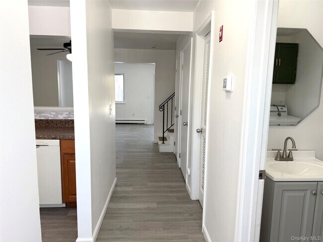 Photo - 205 Everett Pl