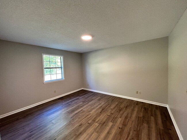 Building Photo - 400 Northwood Dr Unit 400 B Northwood Drive