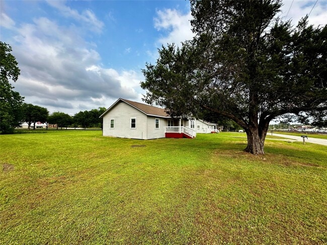 Photo - 318 Melton St