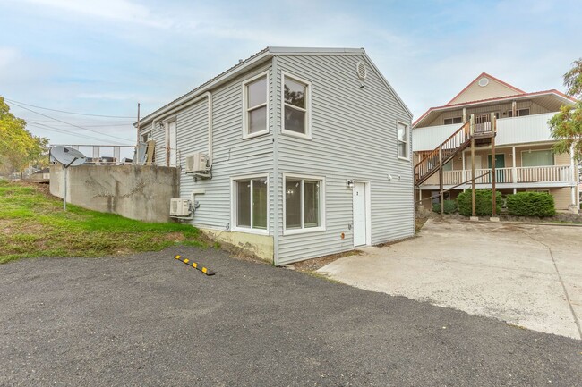 Building Photo - 506 Southway Dr Unit B