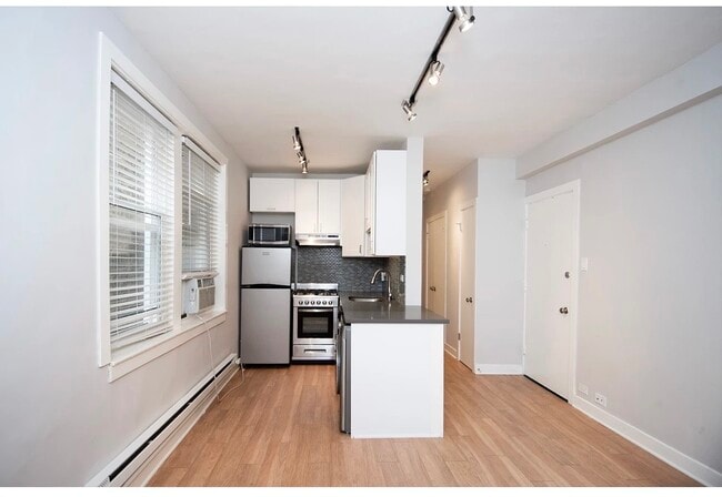 Photo - 511 W Belmont Ave