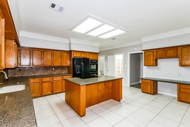 Building Photo - 2657 Concord Dr