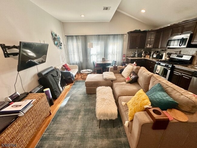 Photo - 390 Orange Rd