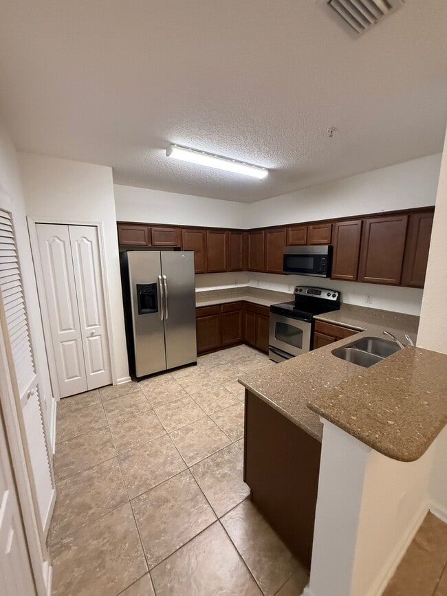 Building Photo - 4908 Key Lime Dr Unit 301