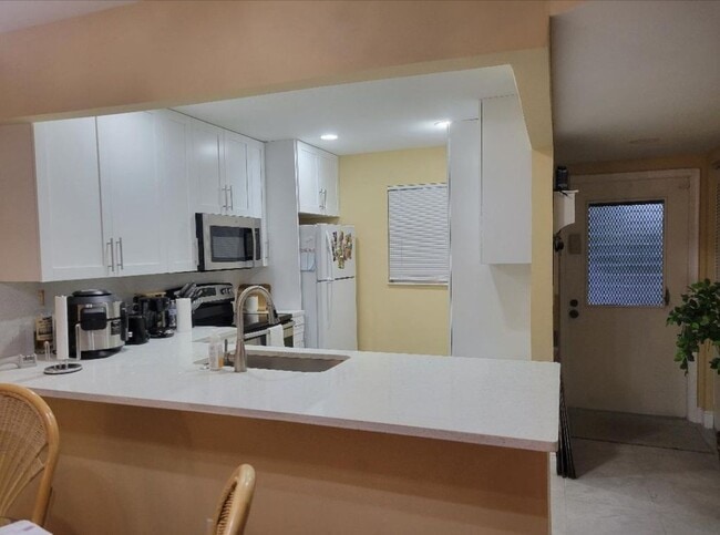 Building Photo - 2828 Casita Way Unit Casita