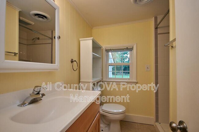 Photo - 4019 Oxford St