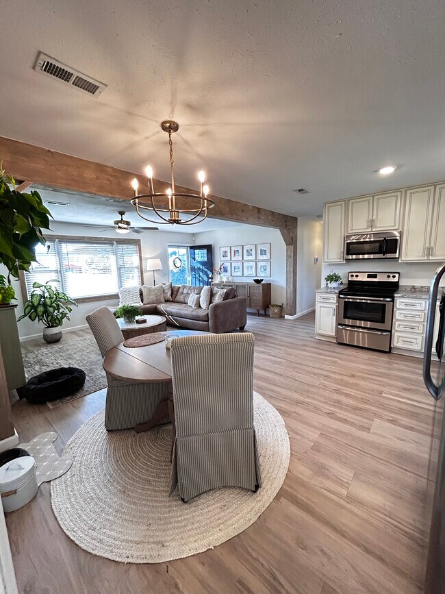 Photo - 4214 Englewood Blvd