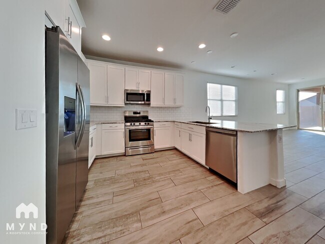 Photo - 19353 W Elm St