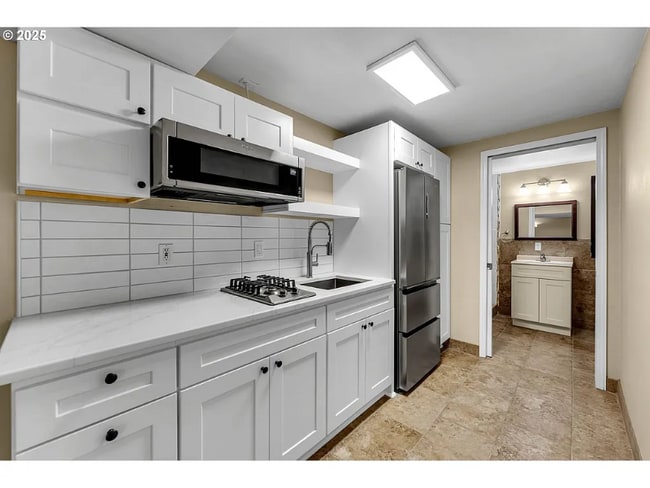 Photo - 1320 NW Maple Ln Unit B