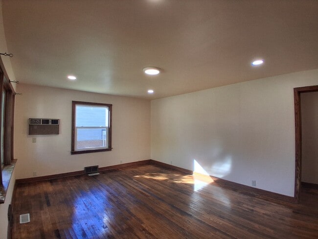 Photo - 108 N Webster St