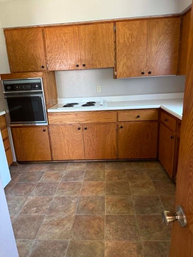 Building Photo - Melick Wisconsin Unit 1207 Wisconsin St