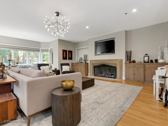 Photo - 824 W Castlewood Terrace