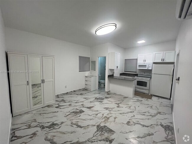 Building Photo - 1720 NW 180th Terrace Unit Back Rental