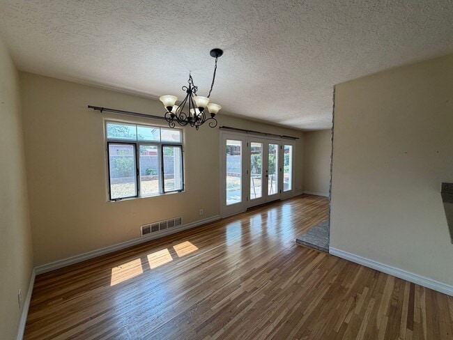 Photo - Spacious 4 Bedroom 2 Bathroom Home In The NE Heights!