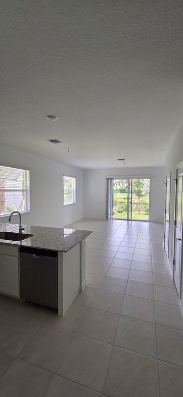 Photo - 202 Lakeside Lndg Dr