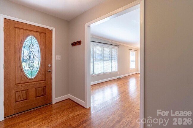 Photo - 6618 Castlegate Dr