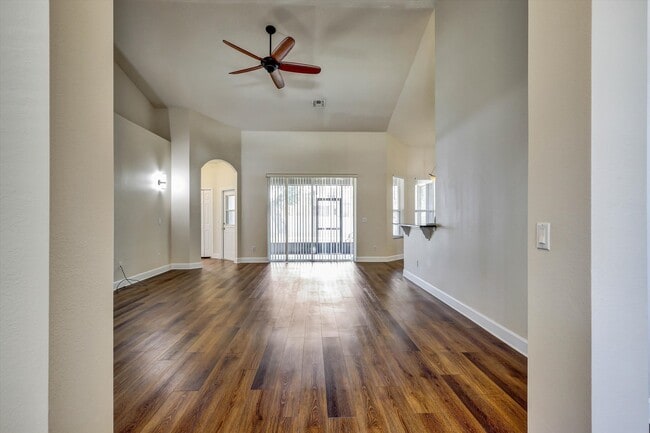 Photo - 4805 Lakes Edge Ln