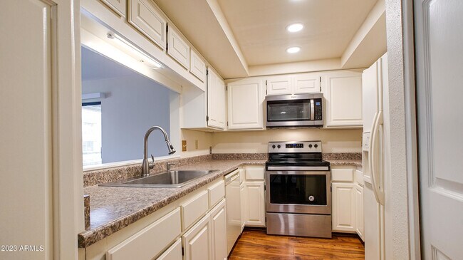 Photo - 5136 N 31st Pl Unit 631