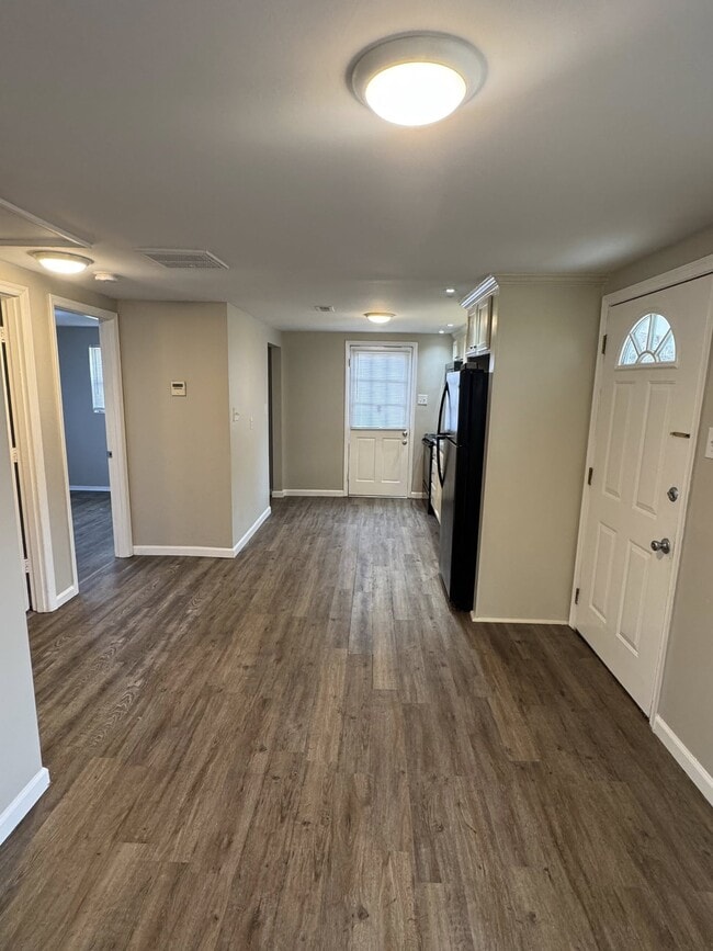 Photo - 129 Hamilton Ct