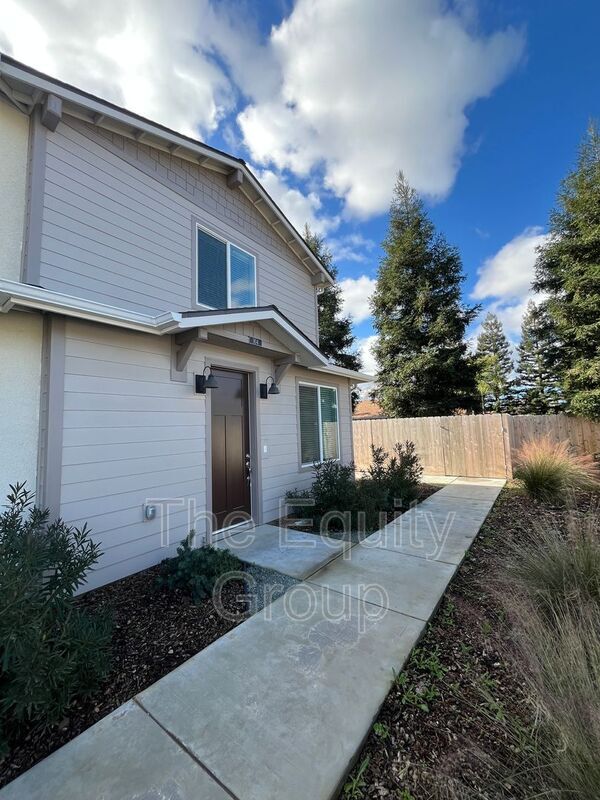 Photo - 405 S Summit St Unit 104