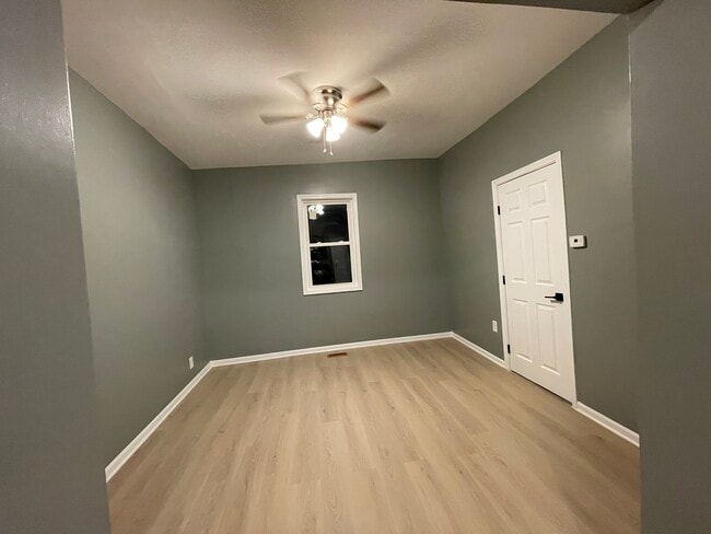 Photo - 1312 W Erie St Unit 1 Br Apartment