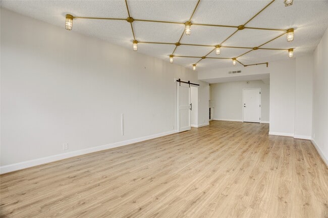 Photo - 1400 Hermann Dr Unit 15D
