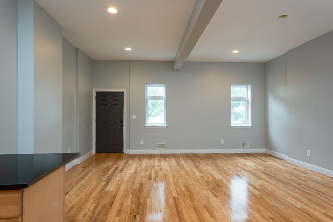 Building Photo - 242 Quail St Unit 1 Rental
