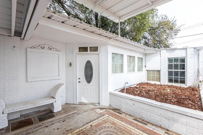 Building Photo - 1420 Corpus Christi St Unit 2