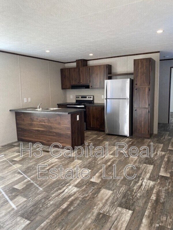 Photo - 524 Chickadee St