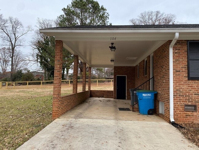 Photo - 104 Secrest Ave