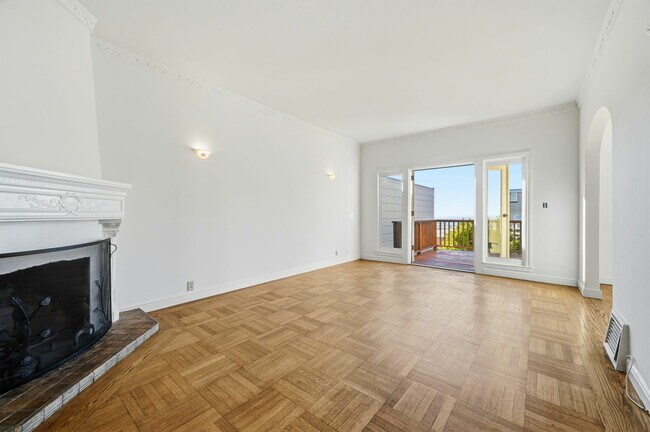 Photo - 685 47th Ave