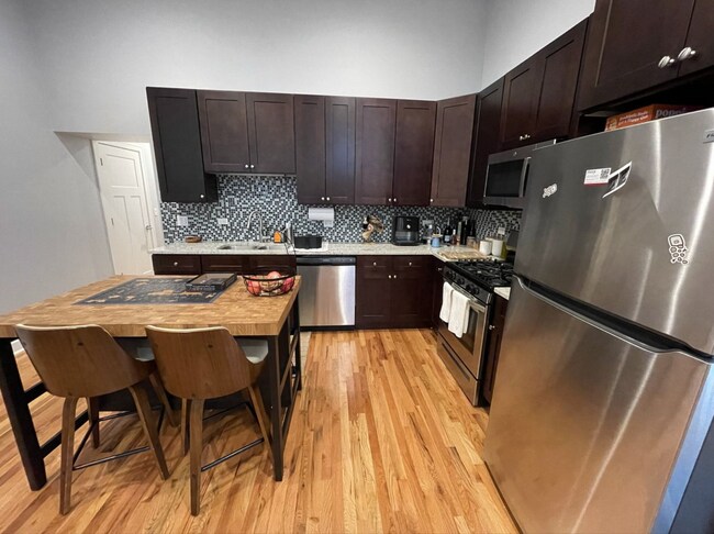 Photo - 1929 W Montrose Ave Unit 1S