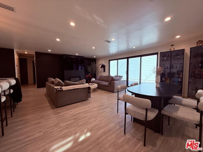 Photo - 16047 Bryant St